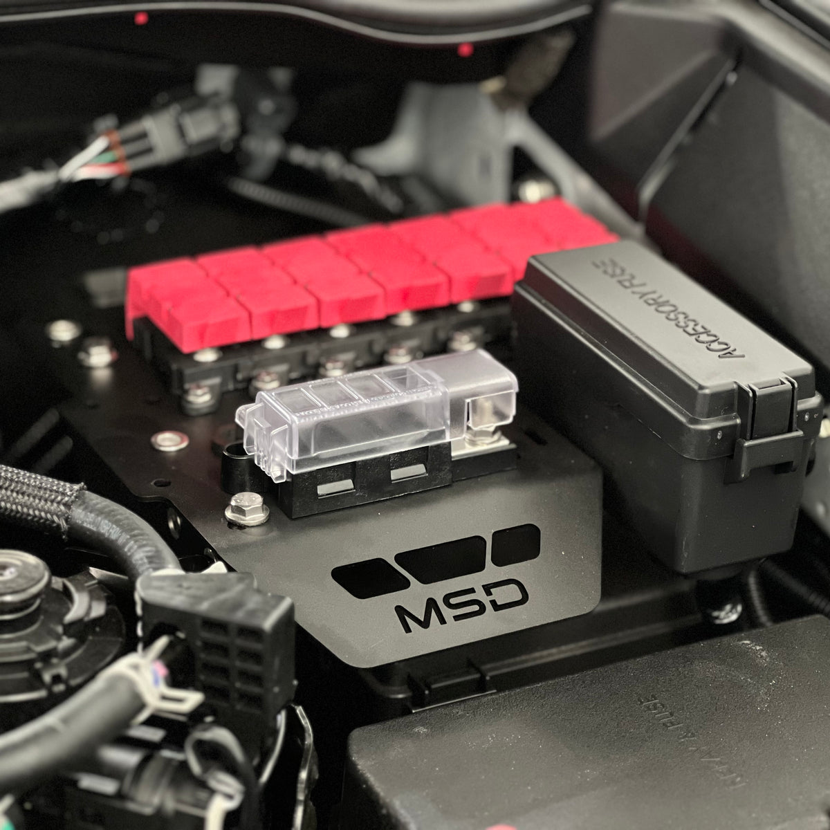 N90 Toyota Hilux 2026-Current MIDI Plate Kit installed with Bussmann LMI Midi fuse holder for organized accessory power.