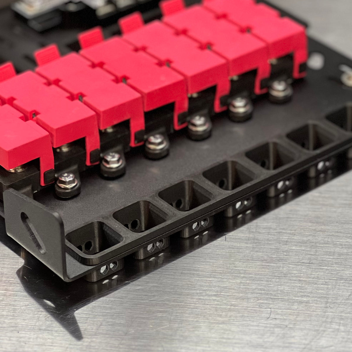 N90 Toyota Hilux 2026-Current MIDI Plate Kit featuring Bussmann LMI Midi fuse holders with red covers.
