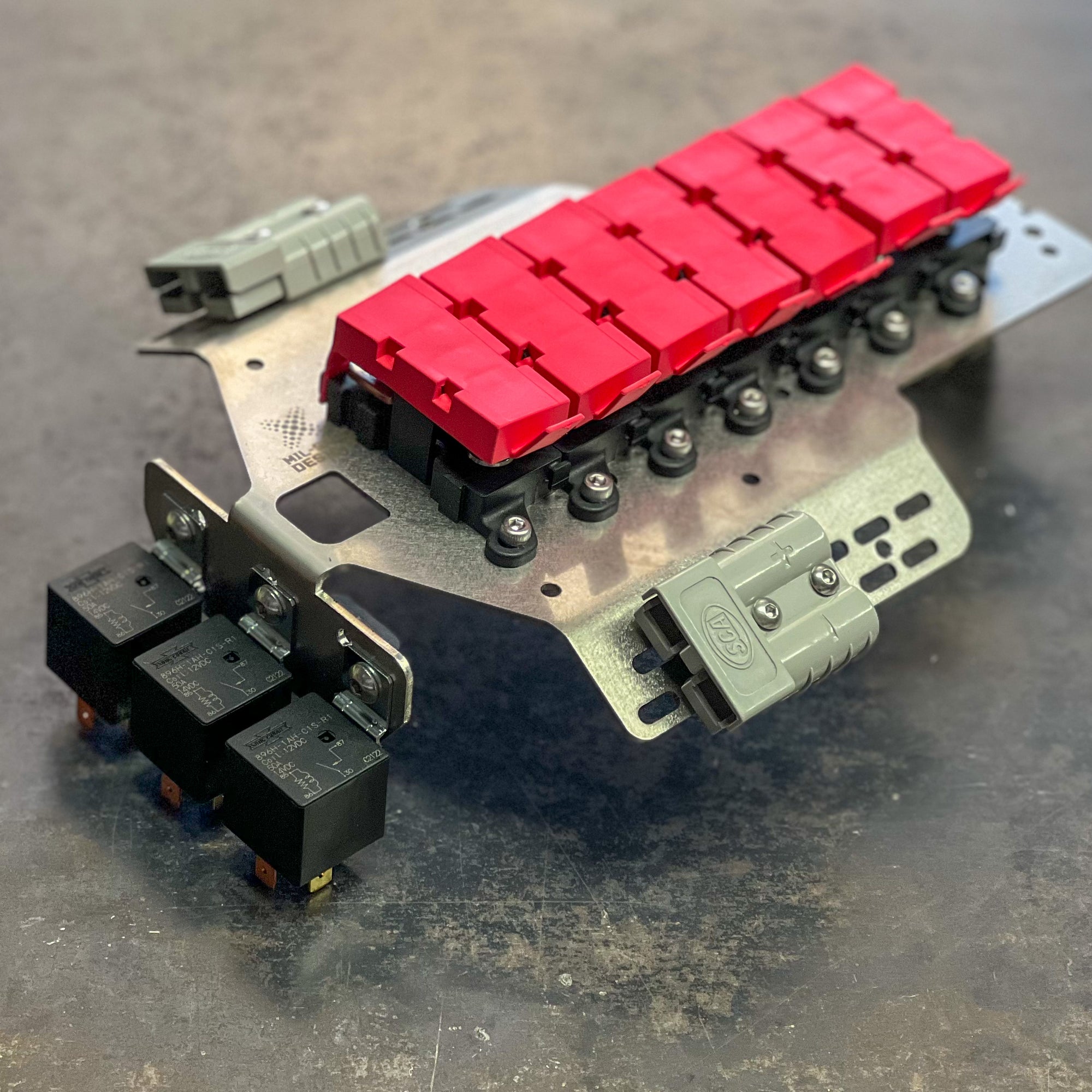 N80 Hilux (2015-Current ) Battery Fuse Bracket Kit with MIDI fuses and relays